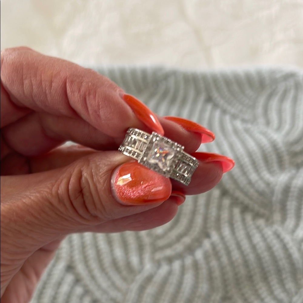 Elegant Silver Women's Ring